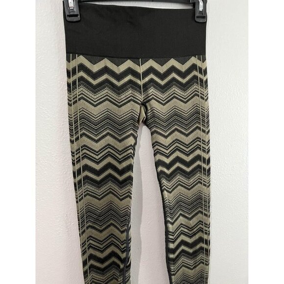 Lululemon ebb to street Pants Green And Black Chevron Pattern Size 4 - Picture 4 of 10